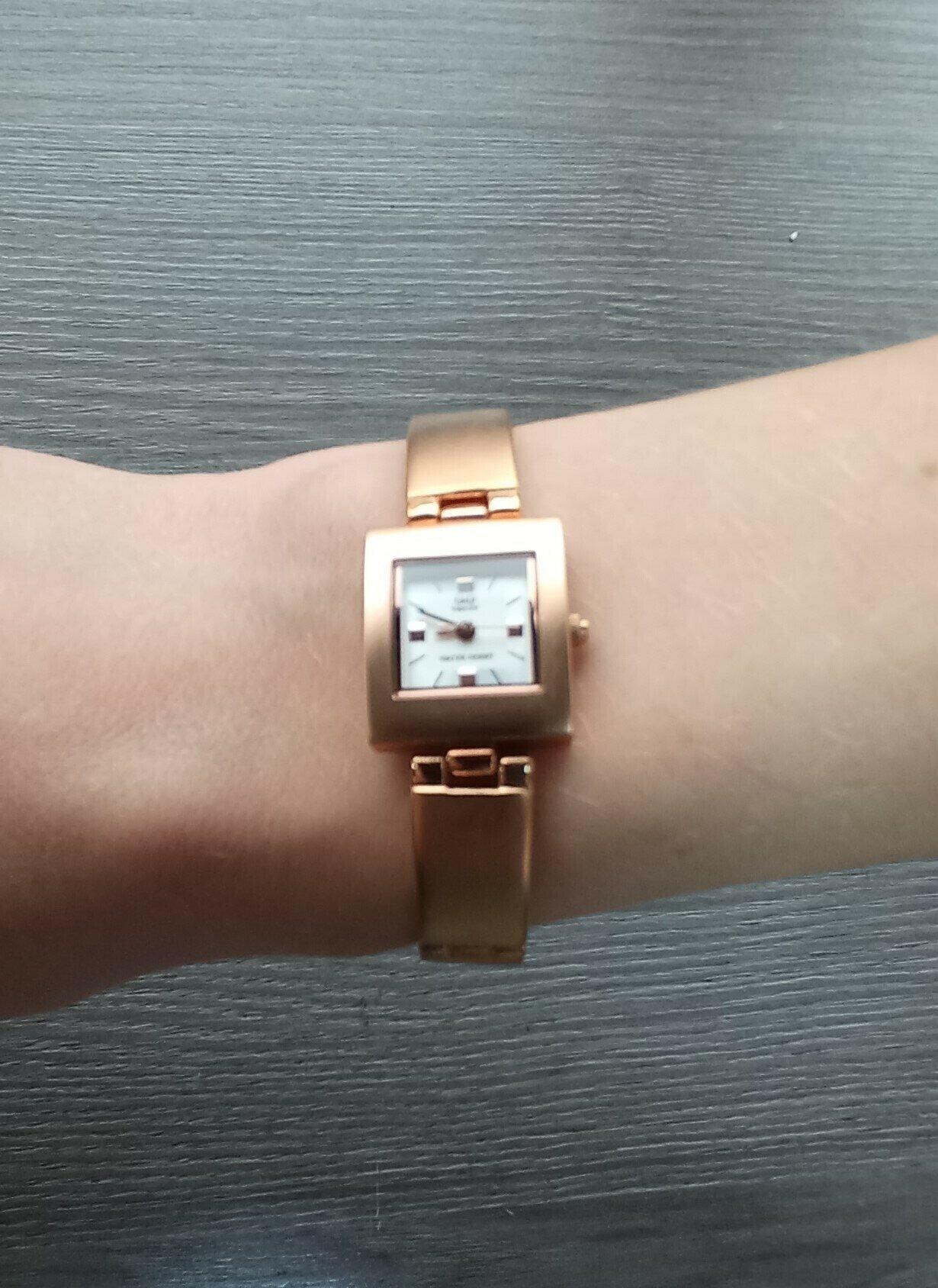 Q&Q Attractive Women K225J800Y