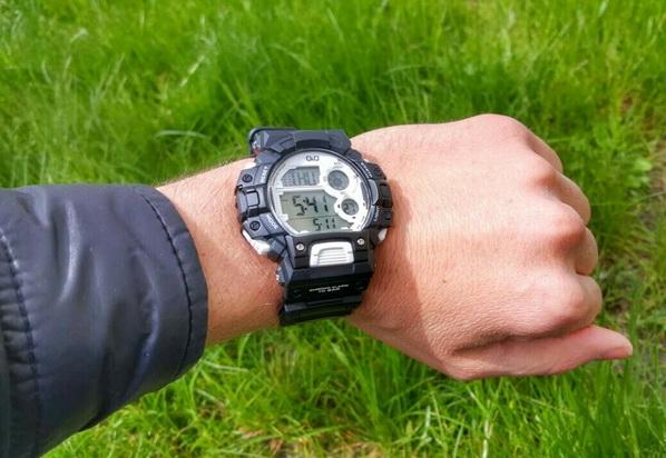 Q&Q Superior M144J008Y