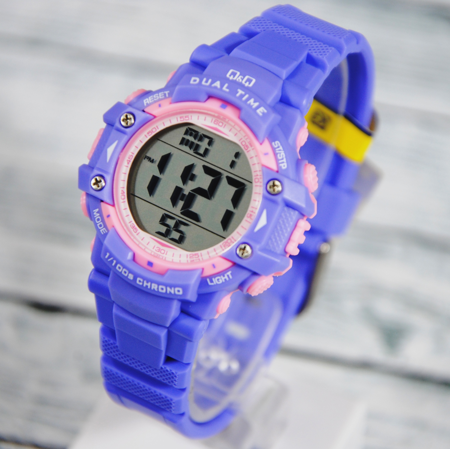 Q&Q Superior Women M180J804Y