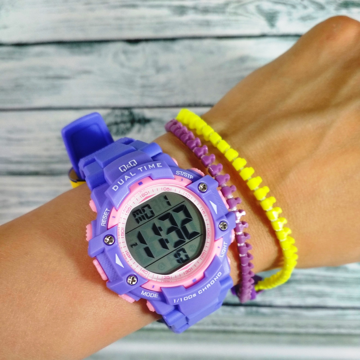 Q&Q Superior Women M180J804Y