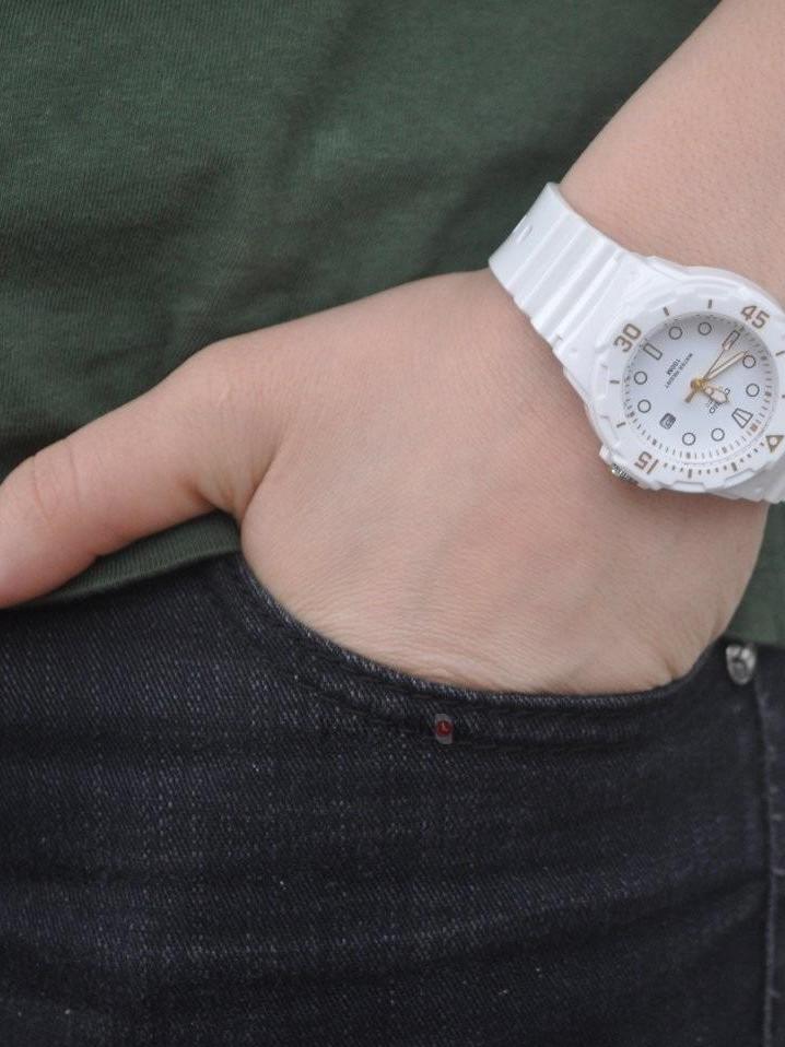 Casio Collection LRW-200H-7E2