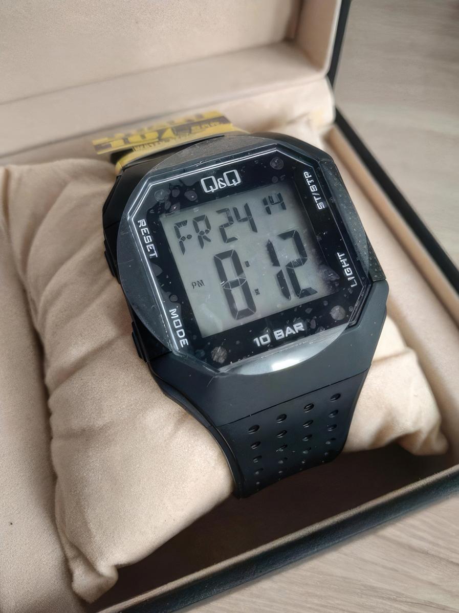 Q&Q Superior M158J001Y