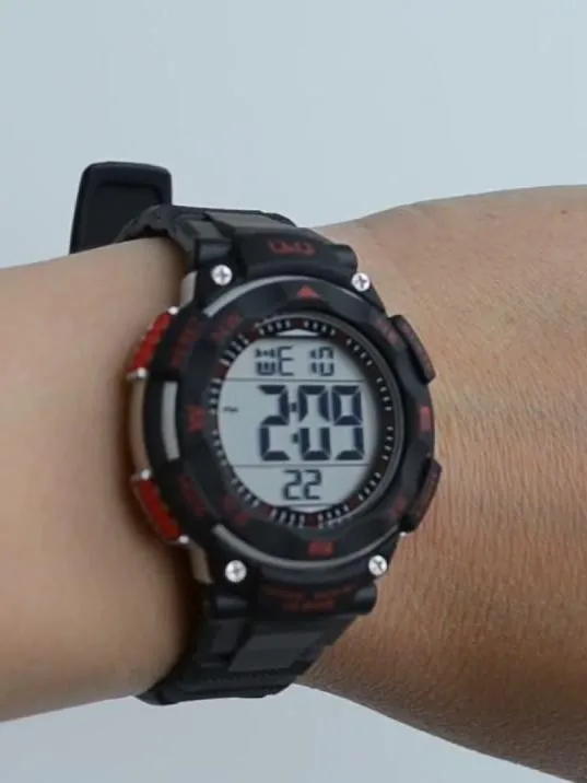 Q&Q Superior Women M149J001Y