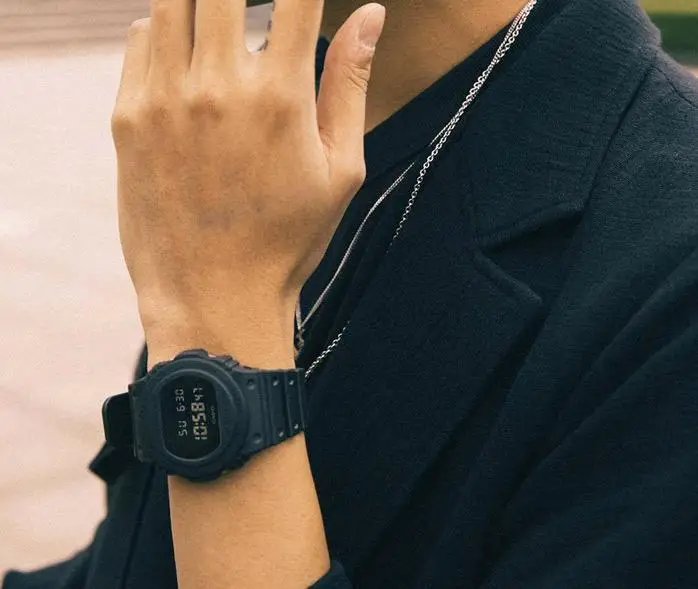 Casio DW-5750E-1B