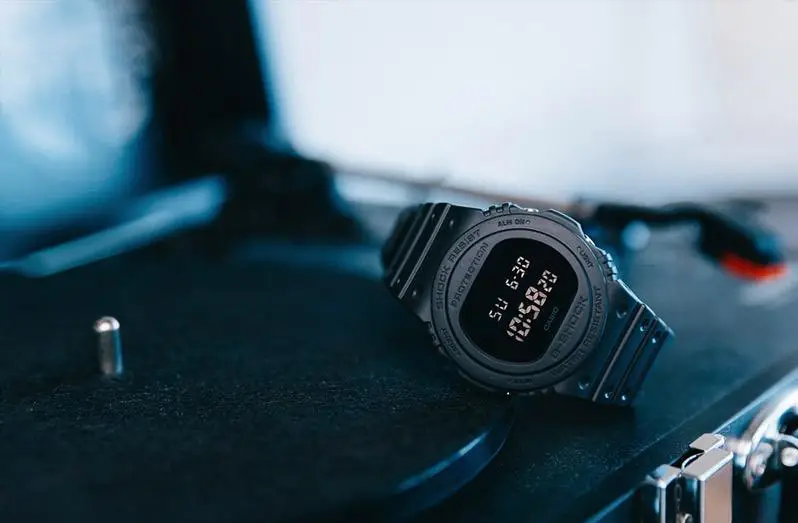 Casio DW-5750E-1B