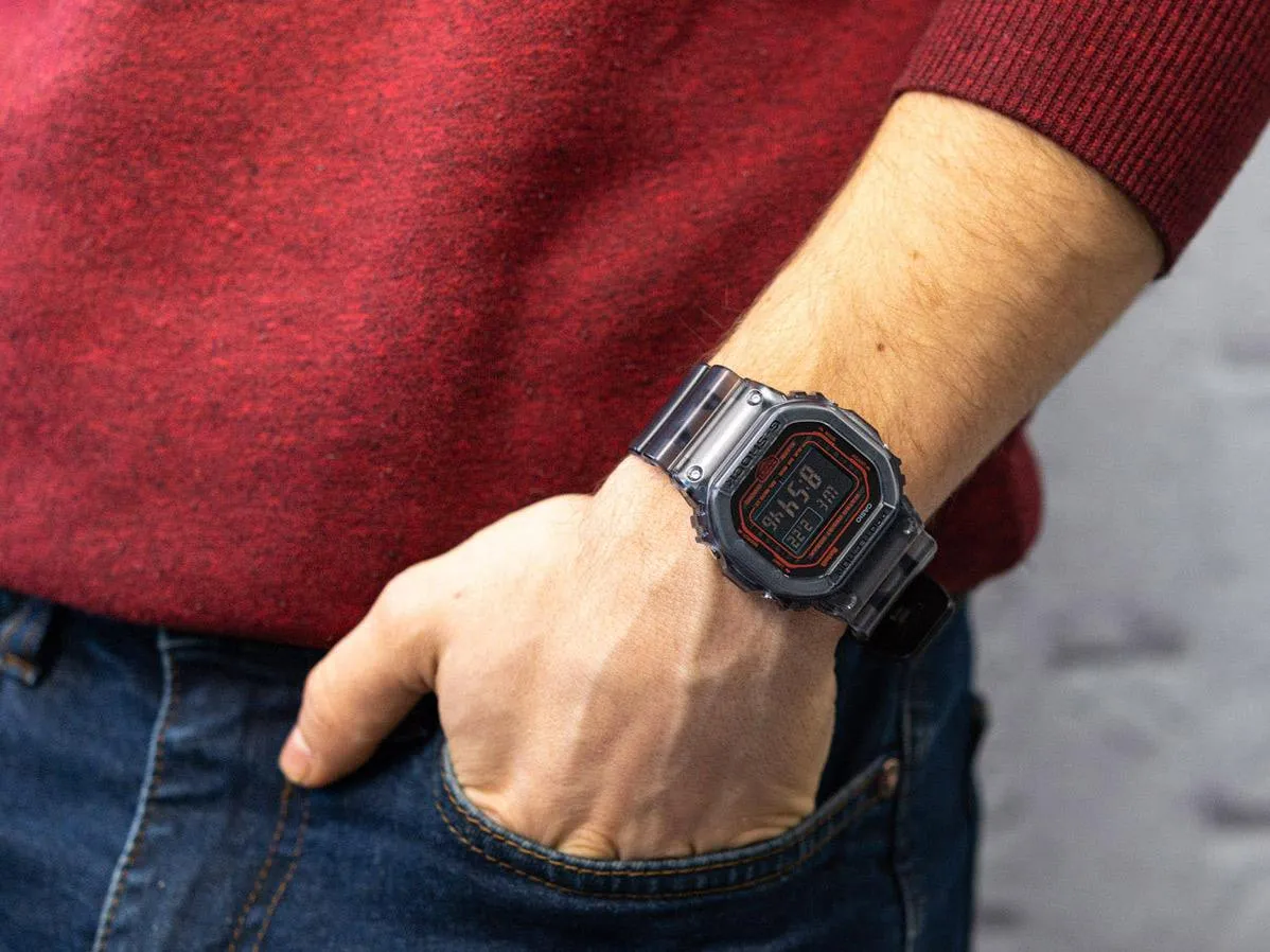 Casio DW-B5600G-1E