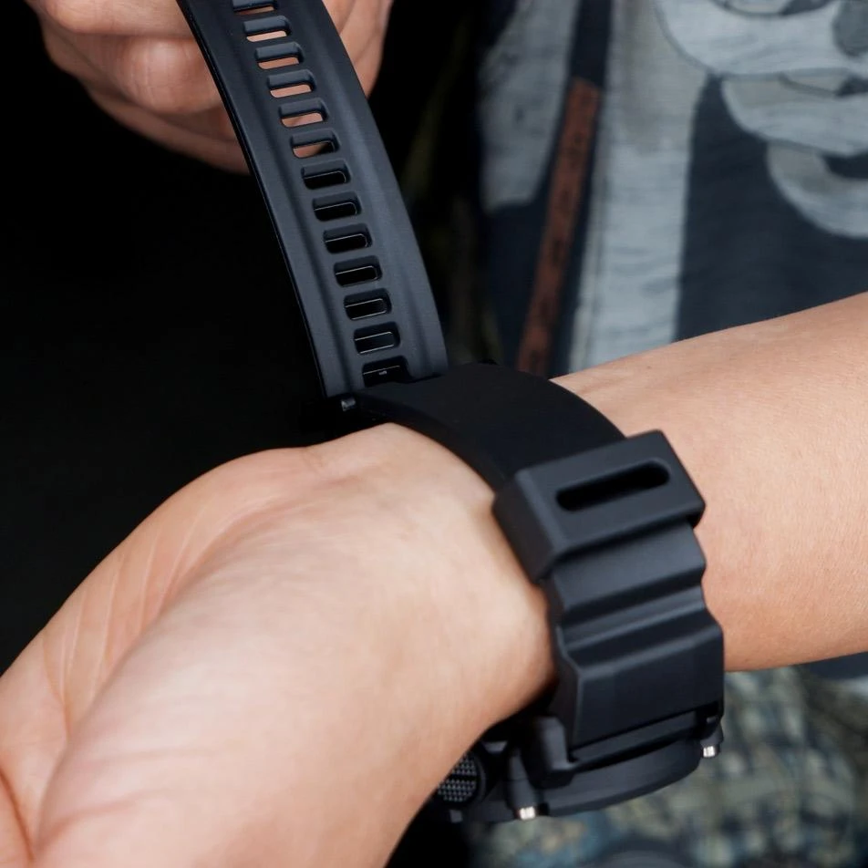 Casio G-Shock GA-2200BB-1A