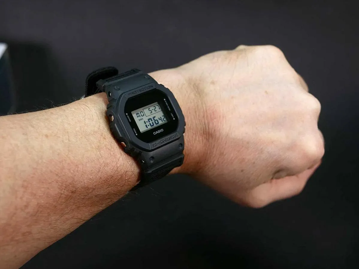 Casio DW-5600BCE-1E