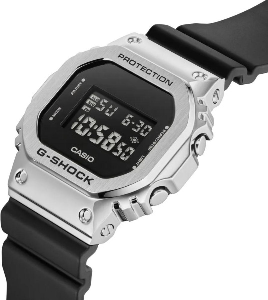 Casio GM-5600U-1E